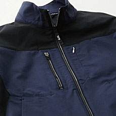 引き手ロゴ・胸ファスナーポケット