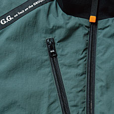 右胸ファスナーポケット